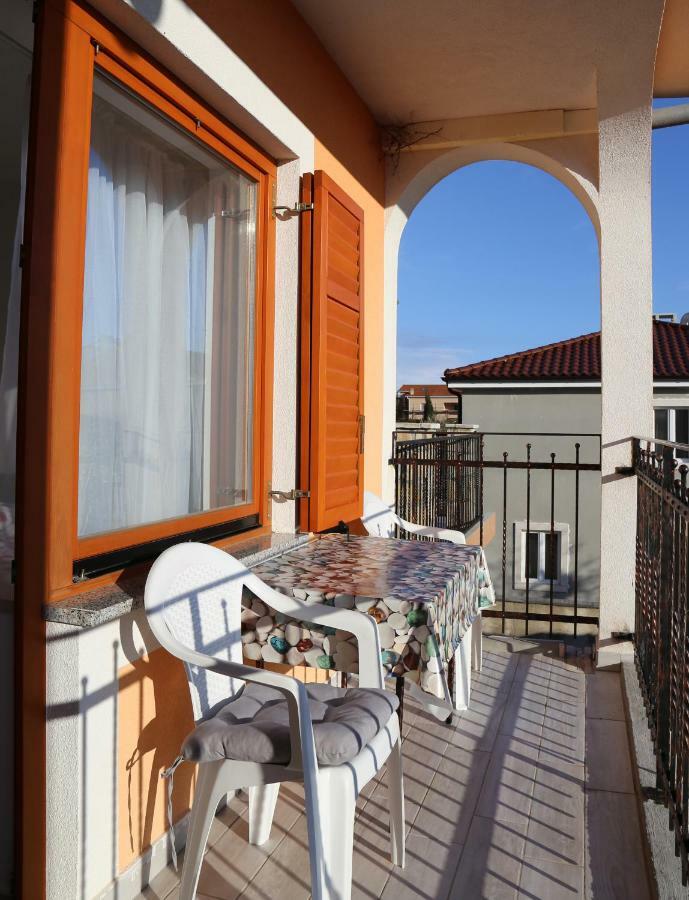 Apartments Laura Pinezići المظهر الخارجي الصورة